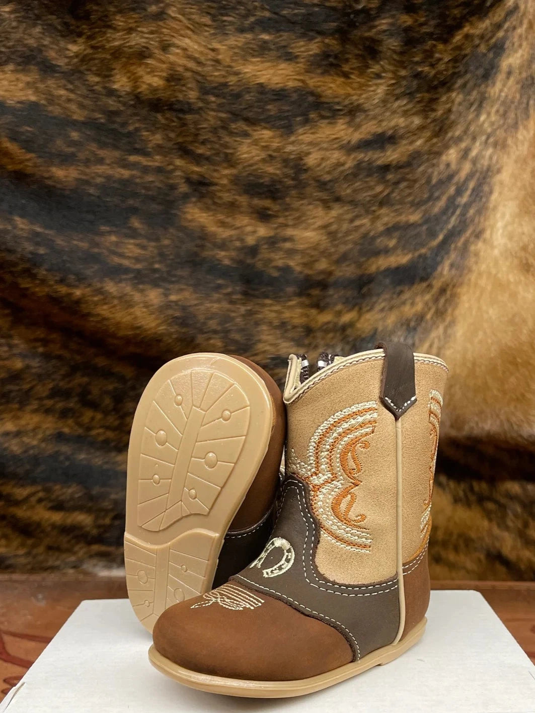 Dalton Newborn Mask Horseshoe Boots